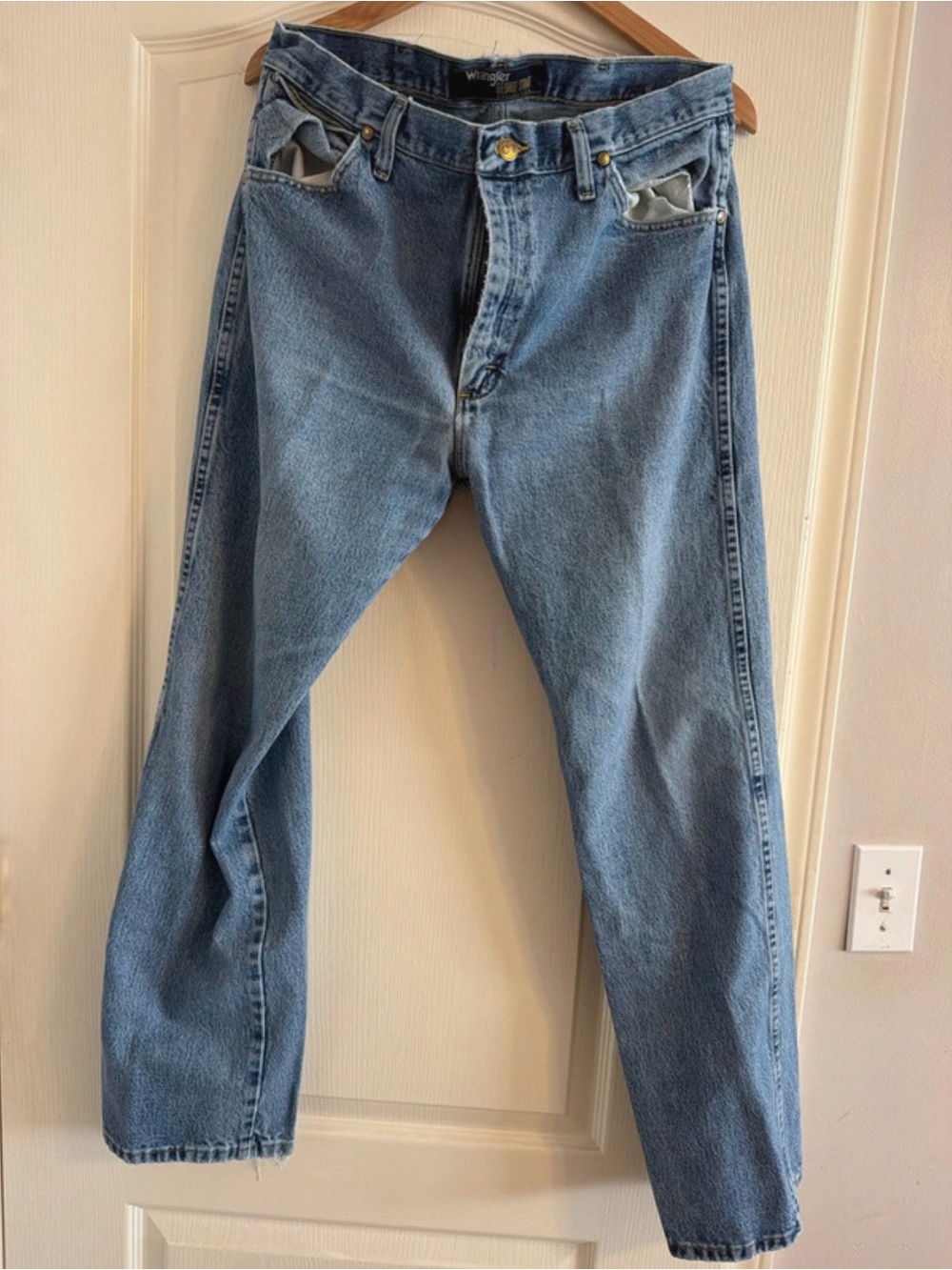 Wrangler Men's Light Wash Straight-Leg Jeans